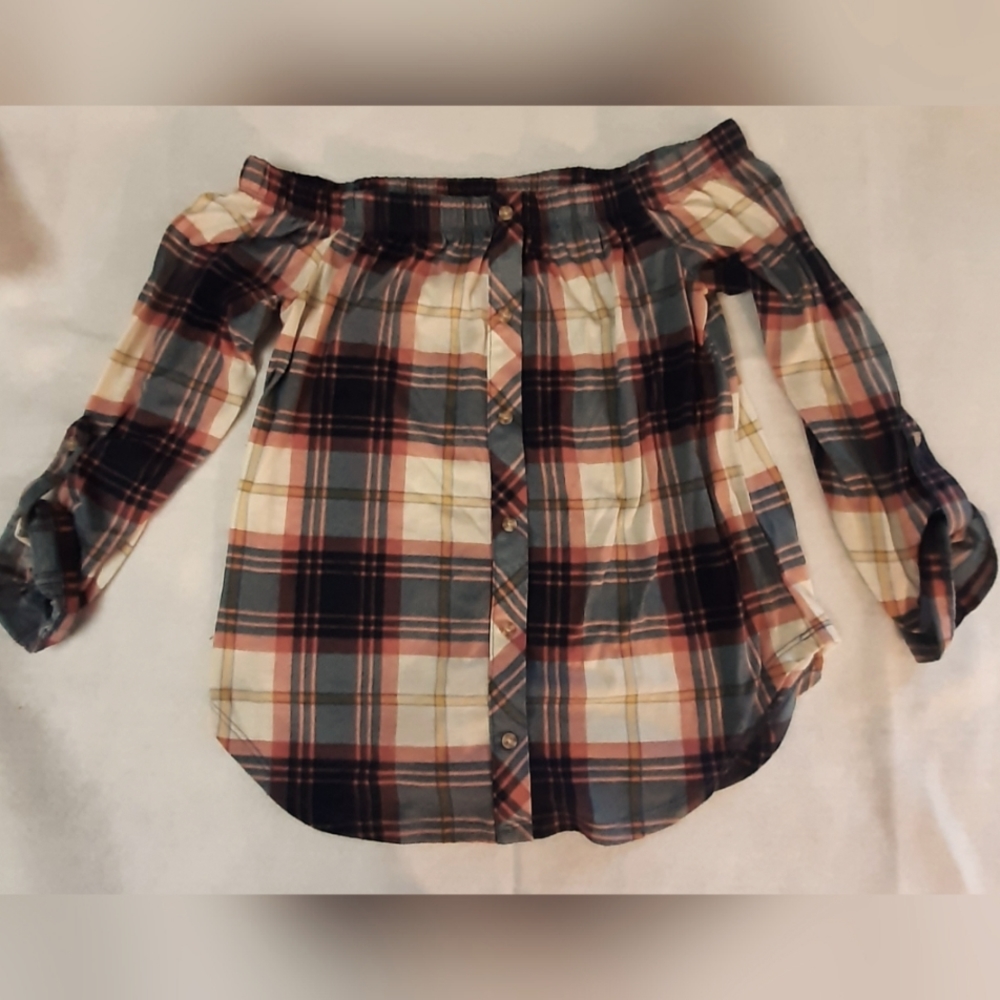 RUE21 Size SM Off the Shoulder Top